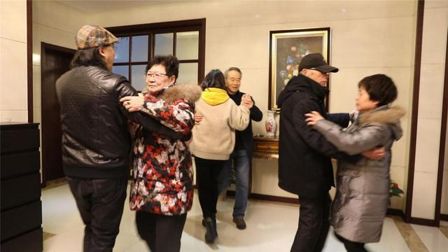 “新型养老”走红，不去养老院也不麻烦子女，网友：以后也这么过(图4)