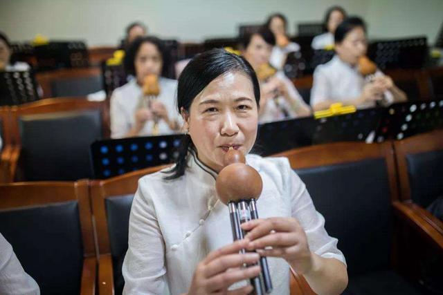 “新型养老”走红，不去养老院也不麻烦子女，网友：以后也这么过(图7)