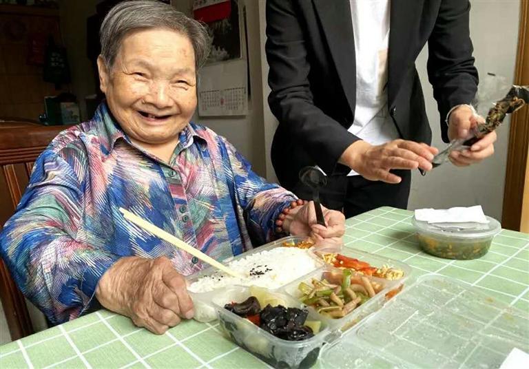 智慧养老托起幸福晚年 兰州市推进“互联网+”居家养老建设(图1)