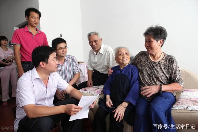 退休老人有福了！70岁老人享受养老金还有高龄补贴，你领取了吗？(图3)